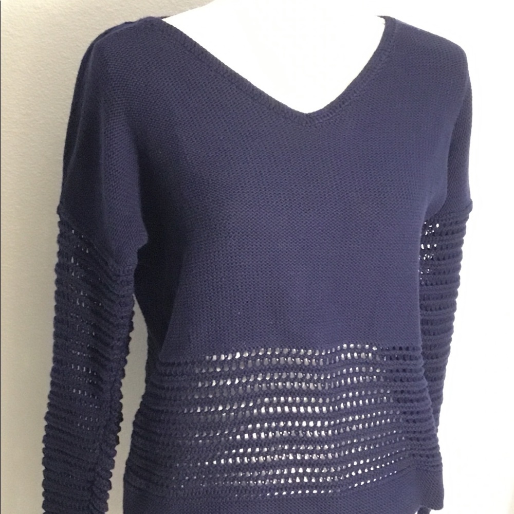 Jones New York beautiful blue top- M